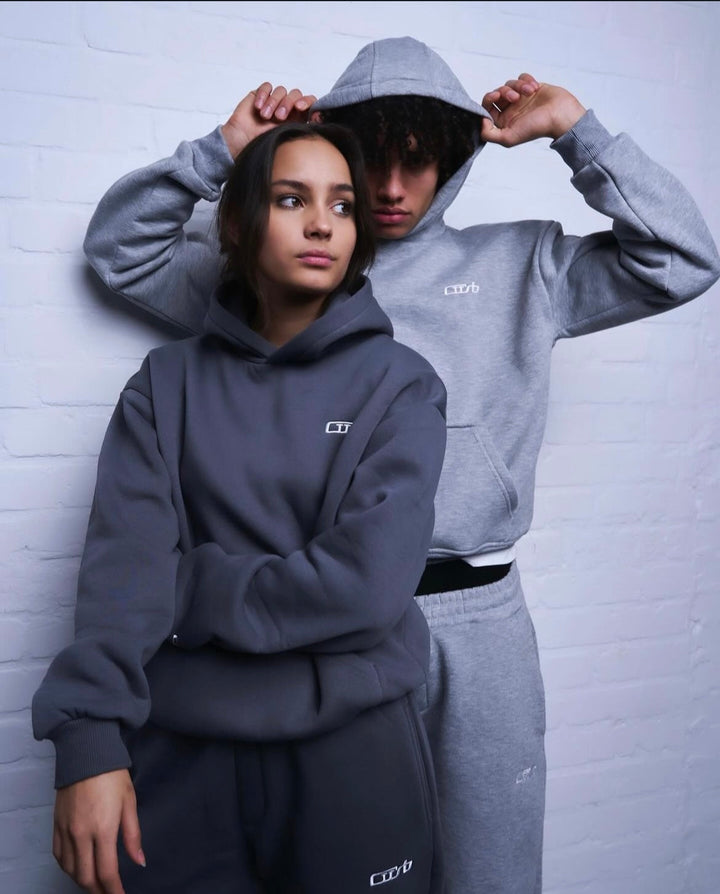 Hyggelig viral hoodie + GRATIS joggingbukser!