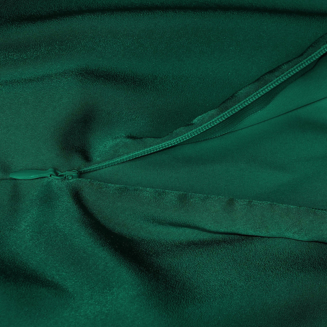 Emma | Ærmeløs Satin Kjole med Halterneck